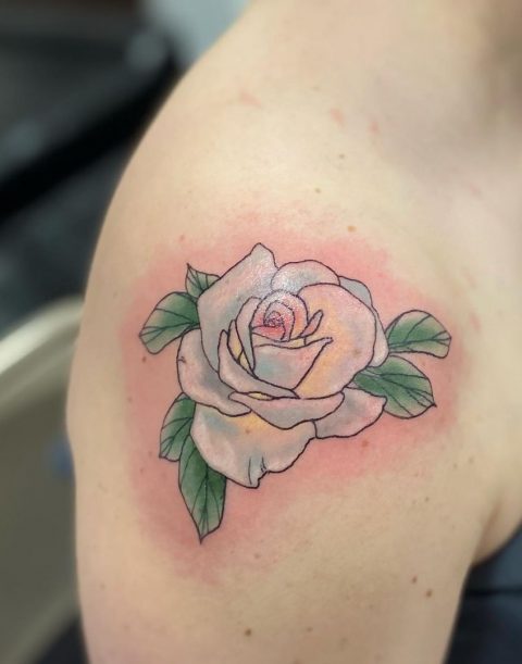 Tatuaż z białej róży