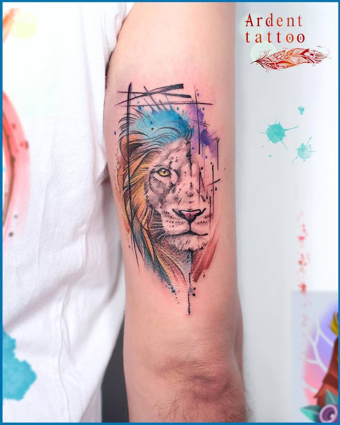 стильная акварельная тату льва