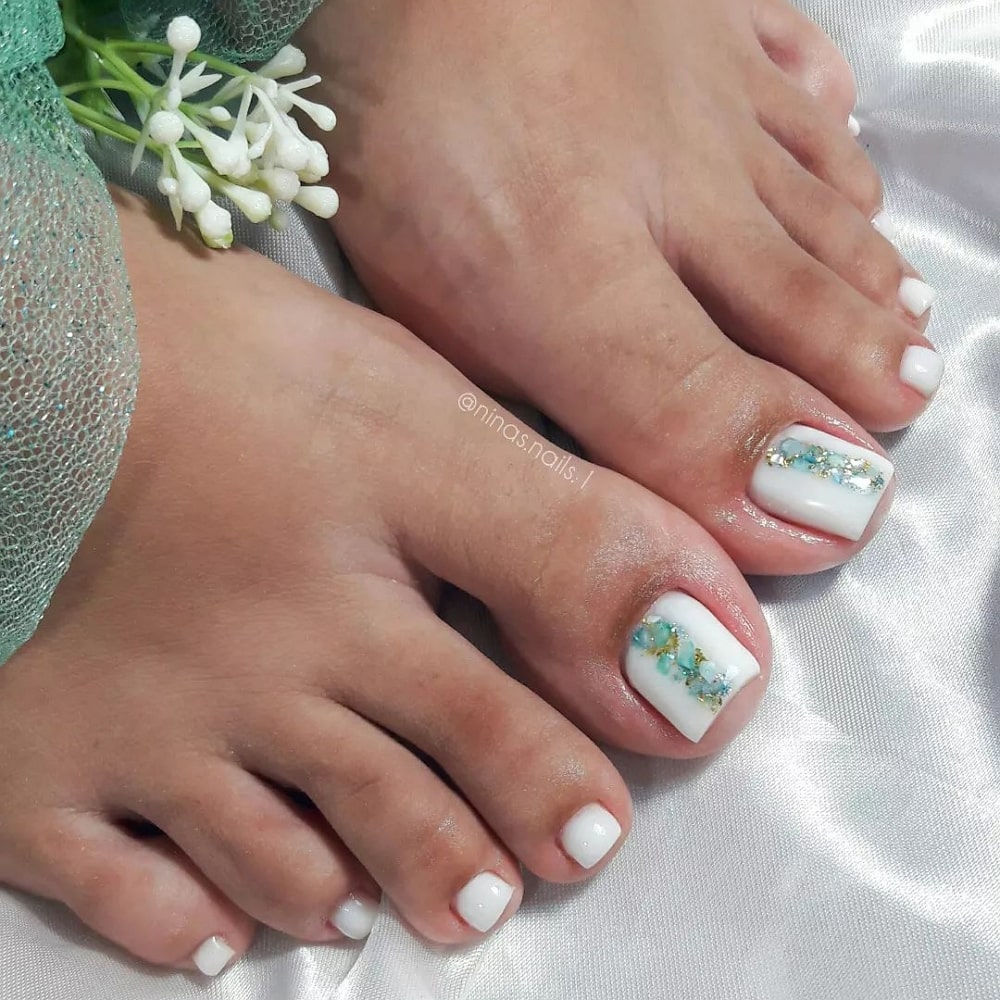 White Toenails With Green Nails