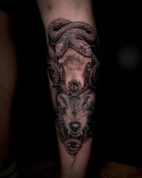 tatuaż barana, wilka i węża