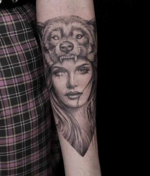 Tattoo-Mädchen-Wolf