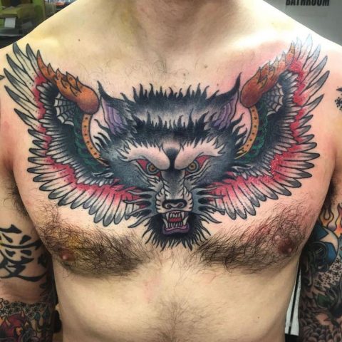 Wilk ze skrzydłami tatuaż