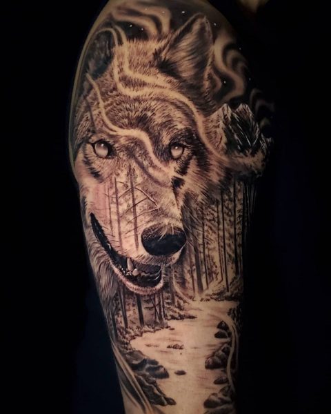 Realistyczny tatuaż wilka