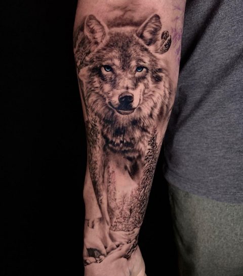 Realistyczny tatuaż wilka dla mężczyzny
