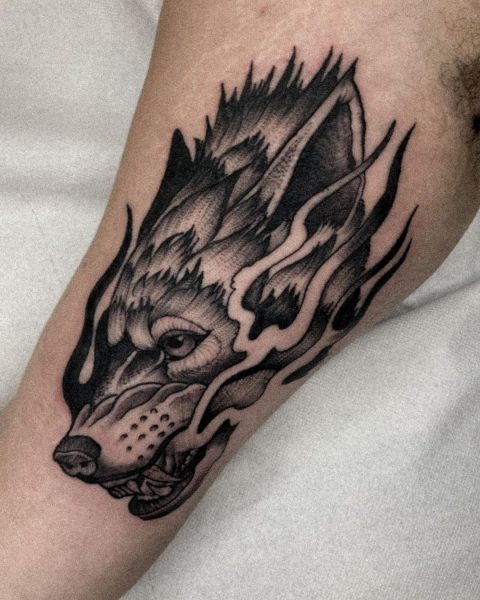 Drachen-Wolf-Tattoo