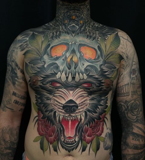 Tatuaż wilka na całym ciele