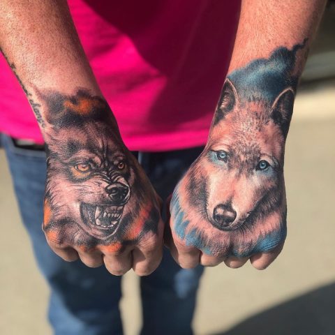Tattoo mit guten und bösen Wölfen