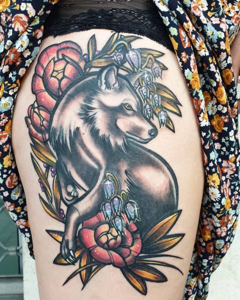 Neotradycyjny tatuaż z wilkiem