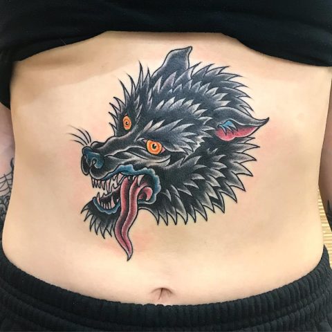 Oldschoolowy tatuaż z wilkiem