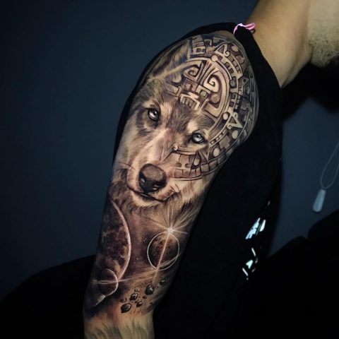 Steampunkowy tatuaż z wilkiem