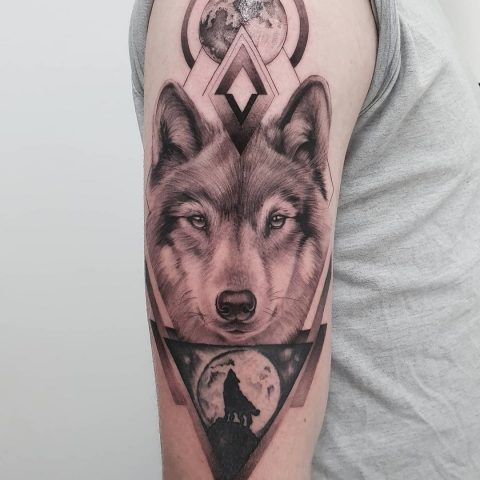 Tatuaż kosmicznego wilka