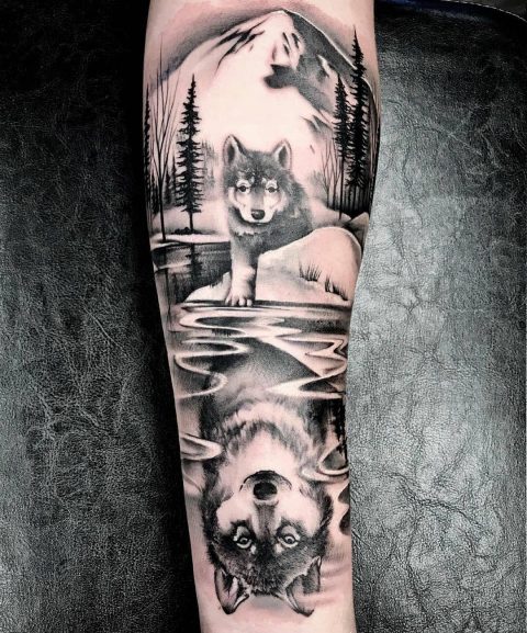 Tatuaż wilka i małego szczeniaka