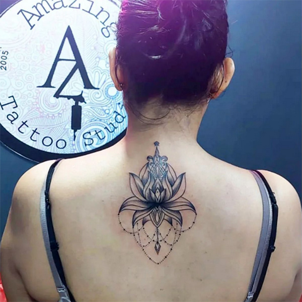 Lila Umriss-Lotusblumen-Tattoo