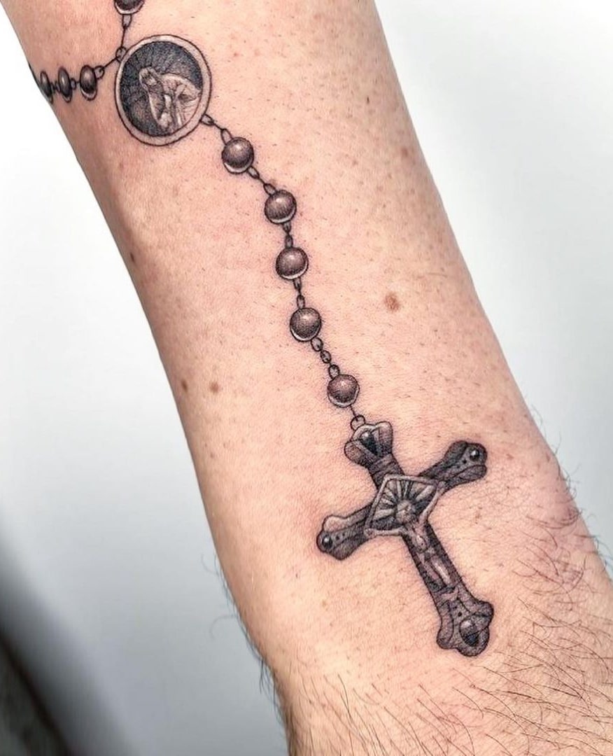 Tatuaż chroniący krzyż