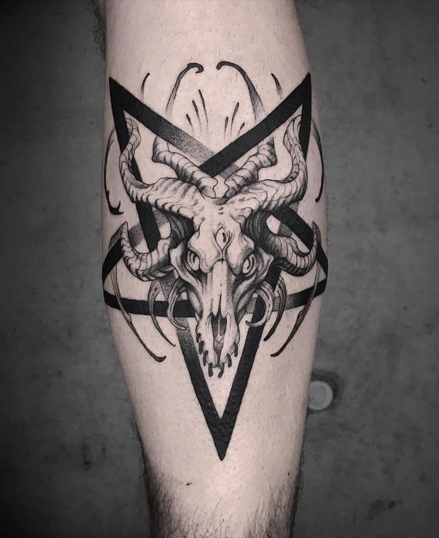 Pentagramm-Tattoo