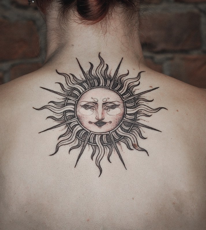 Wicca Sun Tattoo auf der Rückseite