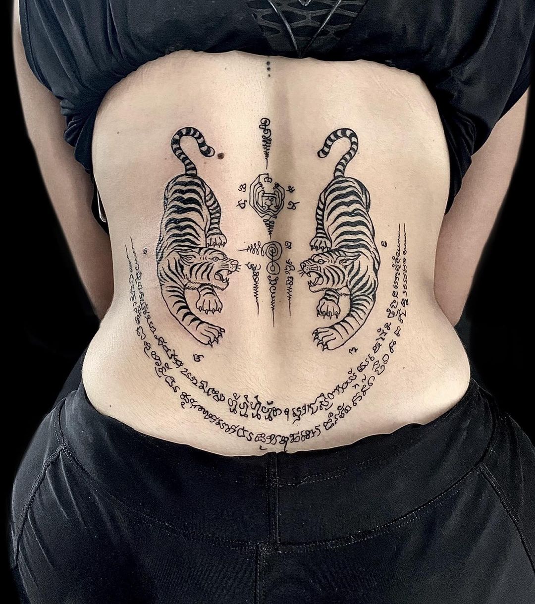 Thai-Schutz-Tattoo auf der Rückseite