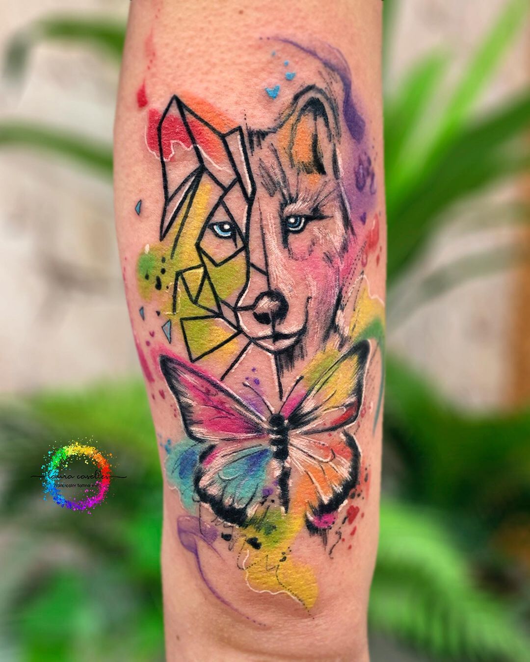 цветное тату волка с бабочками